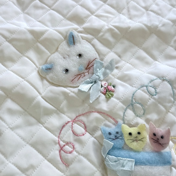 Vintage Mid Century Stroller baby blanket, felted cats appliqués - Picture 4 of 9